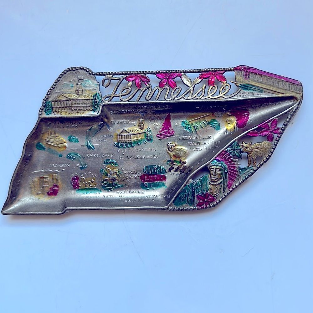 Vintage souvenir of Tennessee Painted‎ silver metal ashtray